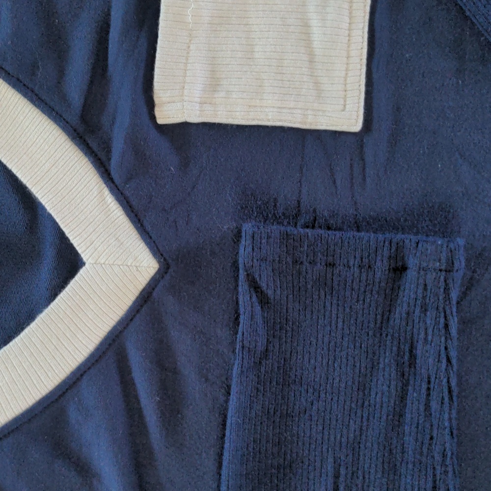 Belyn Key V-neck Golf Pullover in Ink size M - Picture 4 of 6